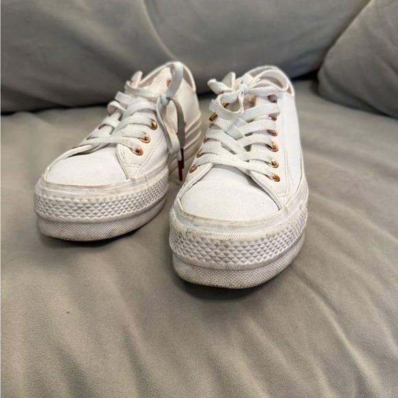 GUC Converse Low Top Leather Platform sneaker in white size 7W - Picture 3 of 8